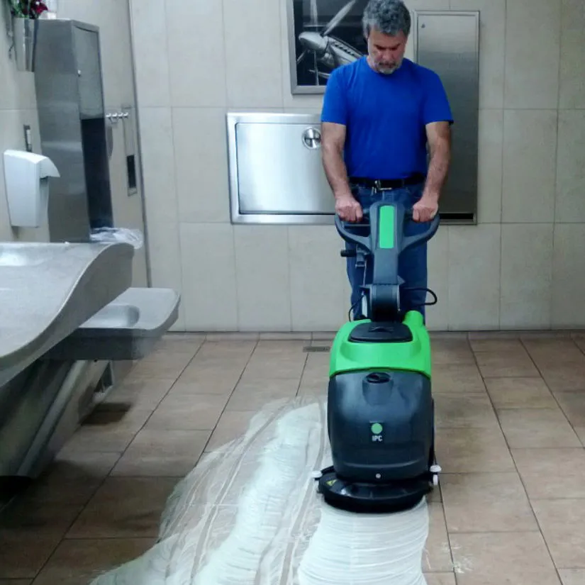 IPC Eagle CT15B Battery Powered Compact 14" Auto Floor Scrubber w/ Brush - 4 Gallons
